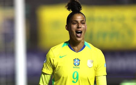 Amanda Gutierres comemora gol do Brasil diante da Venezuela. (Foto: Lívia Villas Boas/ CBF)
