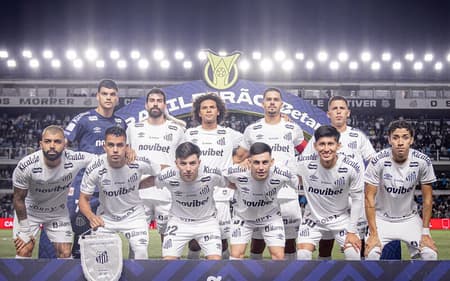 Time do Santos antes do duelo contra o Vitória, pelo Brasileirão. (Foto: Raul Baretta/ Santos FC)