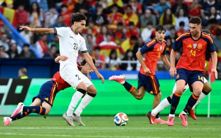 Espanha empatou com o Iraque em amistoso preparatório para a Copa do Mundo (Foto: Ander Gillenea / AFP)