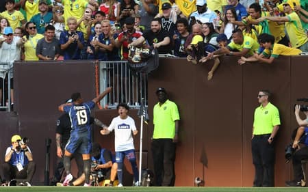 Endrick durante comemoração em gol da vitória durante Brasil e Egito. (Foto: Kirk Irwin / GETTY IMAGES NORTH AMERICA / Getty Images via AFP)