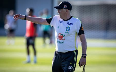 Ancelotti treina Seleção Brasileira nos Estados Unidos antes de amistoso contra o Egito