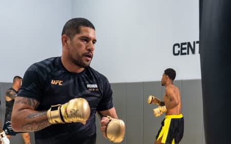 Alex Poatan na contagem regressiva para o UFC Casa Branca (Foto: Divulgação/UFC)