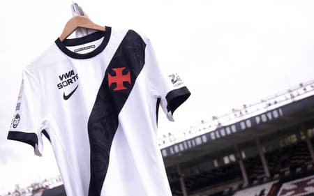 Camisa do Vasco em São Januário (Foto: Matheus Lima/Vasco)