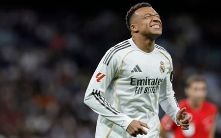 Mbappé em Real Madrid x Oviedo (Foto: Oscar DEL POZO / AFP)