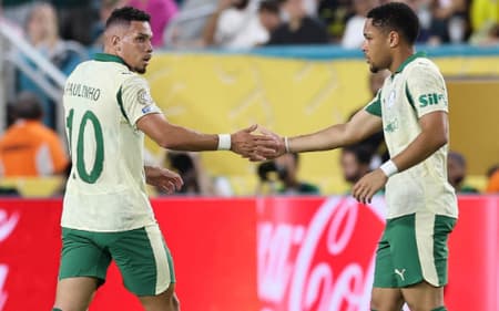 Paulinho e Vitor Roque, jogadores do Palmeiras