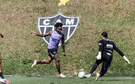 Preciado treinamento Atlético ( Paulo Henrique França / Atlético)