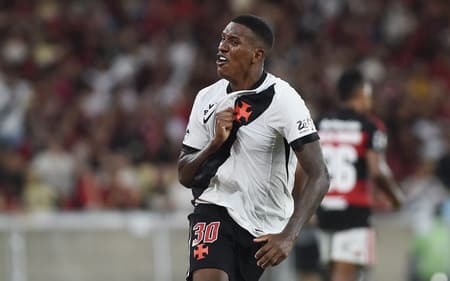 Rober Renan comemora gol pelo Vasco contra o Flamengo