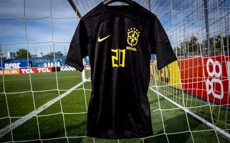 Camisa Preta Seleção