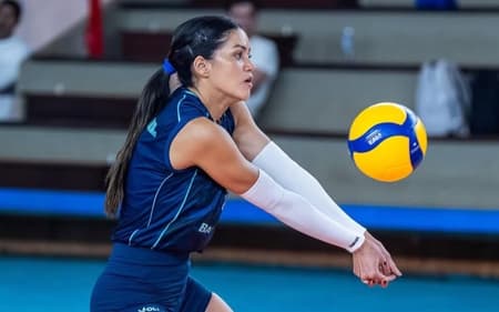 Nyeme treina com a Seleção Brasileira Feminina de Vôlei em Brasília (Foto: Lucas Photos/Federação de Voleibol do Distrito Federal)