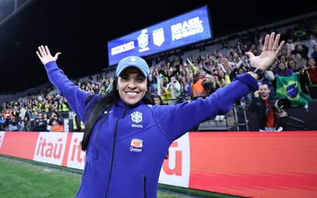Marta é ovacionada na Neo Química Arena antes de Brasil x EUA. (Lívia Villas Boas/CBF)