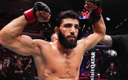 Arman Tsarukyan venceu a luta principal do (Foto: Divulgação / Reprodução UFC)