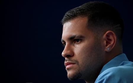 Bruno Guimarães durante coletiva da Seleção Brasileira