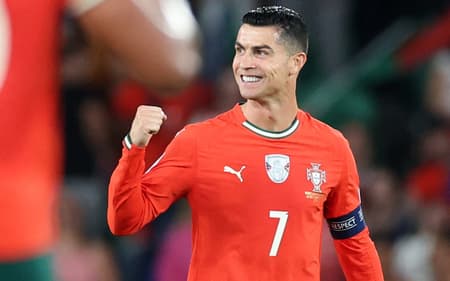 Cristiano Ronaldo marcou dois gols no duelo entre Portugal e Hungria nas Eliminatórias (Foto: PATRICIA DE MELO MOREIRA / AFP)