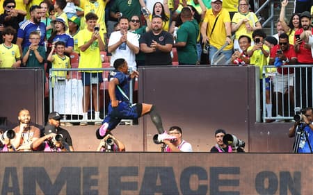 Endrick comemora gol que colocou o Brasil novamente à frente do Egito
