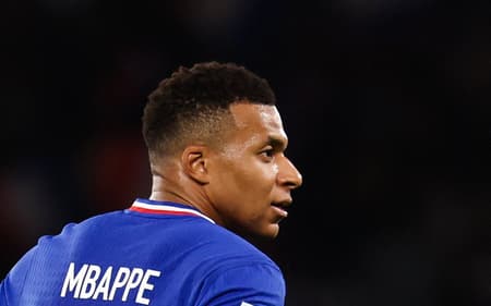 Kylian Mbappé mira artilharia geral da seleção francesa (Foto: FRANCK FIFE / AFP)