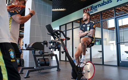 Neymar tem treinado na academia desde que se apresentou à Seleção