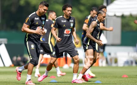 Casemiro, Marquinhos e Raphinha durante treino da Seleção Brasileira