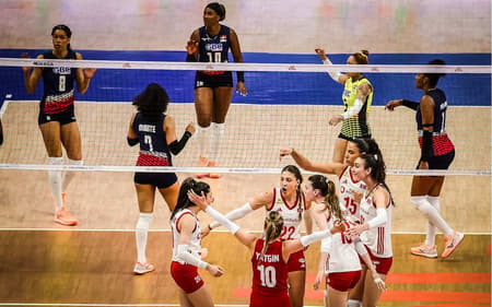 Turquia e República Dominicana se enfrentam na primeira semana da VNL, em Brasília (Foto: Volleyball World)