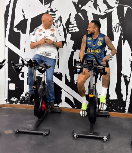 Neymar e Luciano Hang treinam no CT do Santos