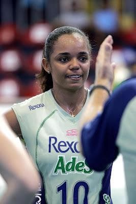 Sassá recebe as orientações de Bernardinho no Rexona-Ades (Foto: Reprodução)