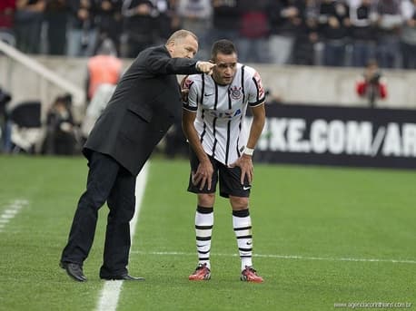 Mano pode interferir em renovação de Renato Augusto com o Corinthians