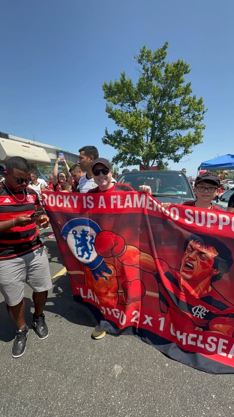 Provocação aos torcedores do Chelsea (Foto: Lucas Bayer / Lance!)