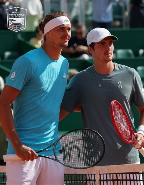 Alexander Zverev (esquerda) e João Fonseca (direita) pelas quartas de final do Masters 1000 de Monte Carlo (Foto: Reprodução/Masters 1000 de Monte Carlo)