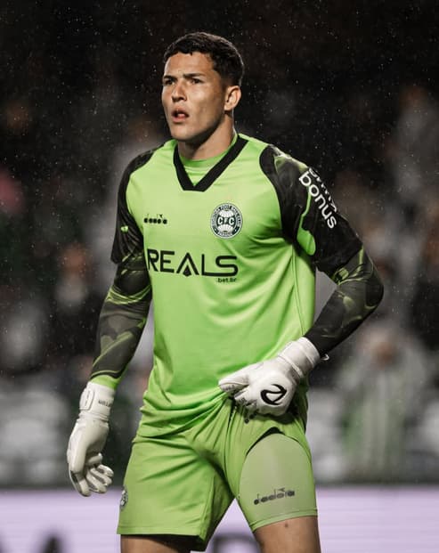 Pedro Rangel em campo pelo Coritiba (Foto: Reprodução/Instagram/@pedrorangel)