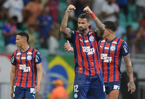 Willian José comemora gol no jogo do Bahia contra o Flamengo