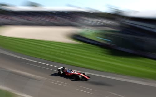 Charles Leclerc durante treino livre no GP da Austrália (Foto: Martin KEEP / AFP)