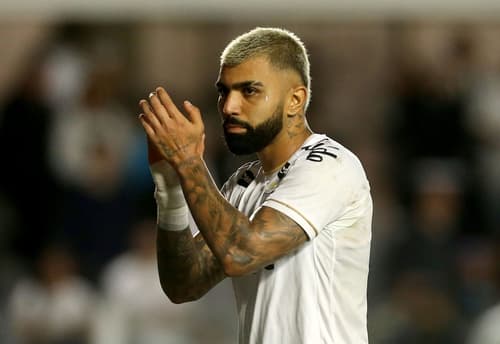 Gabigol na partida do Santos contra o Vitória na Vila Belmiro