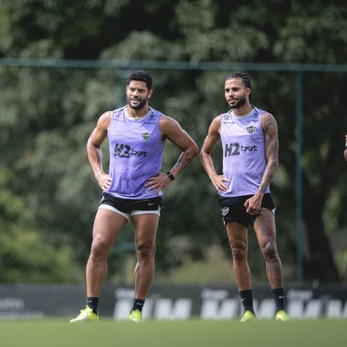 Hulk e Alexsander treinamento (Foto: Pedro Souza / Atlético)