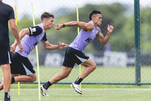 Cuello e Natanael em treinamento na cidade do Galo (Foto: Pedro Souza / Atlético)
