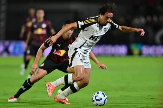 O jogador Igor Gomes, do Atlético-MG, durante partida contra o Bragantino pelo Brasilerião