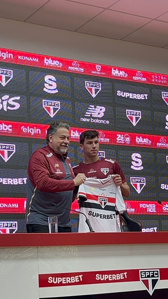 Gonzalo Patia foi apresentado nesta segunda-feira (Foto: Izabella Giannola/ Lance!)