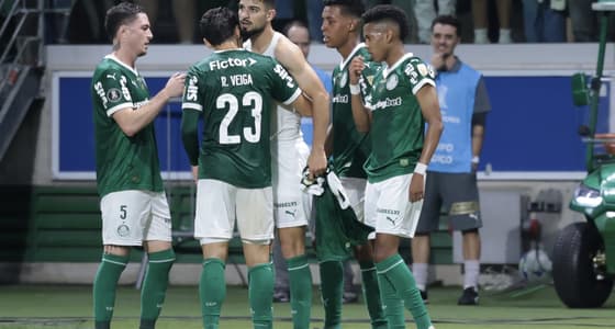 Palmeiras comemora gol diante do Sporting Cristal