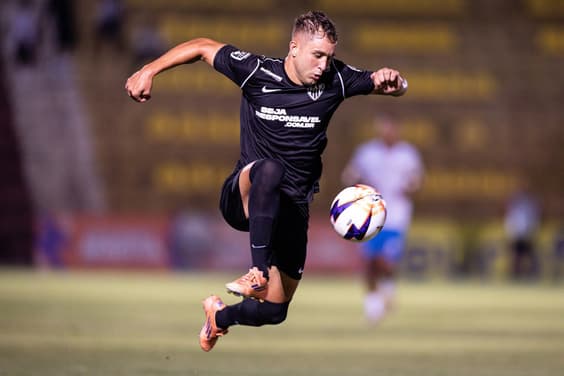 Vitor Gabriel, autor de um gol e uma assistência na partida (Foto: Victor Froes/Gazeta Press)