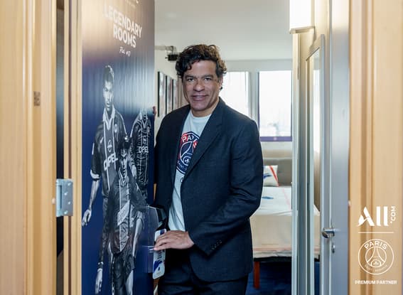 Raí recebe uma série de homenagens do PSG (Foto: Divulgação)