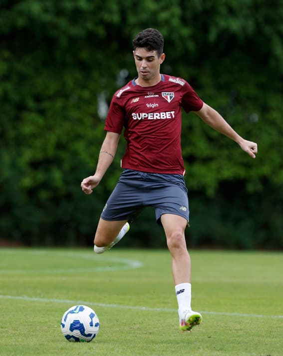 Oscar recebeu alta médica do São Paulo (Foto: Rubens Chiri / São Paulo FC)