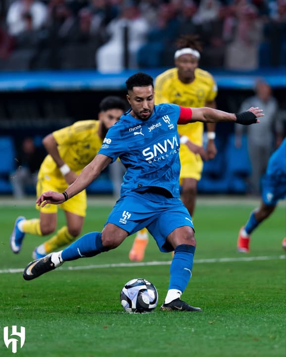Salem Al-Dawsari marcou de pênalti em Al-Hilal x Al-Nassr (Foto: Divulgação/Al-Hilal)