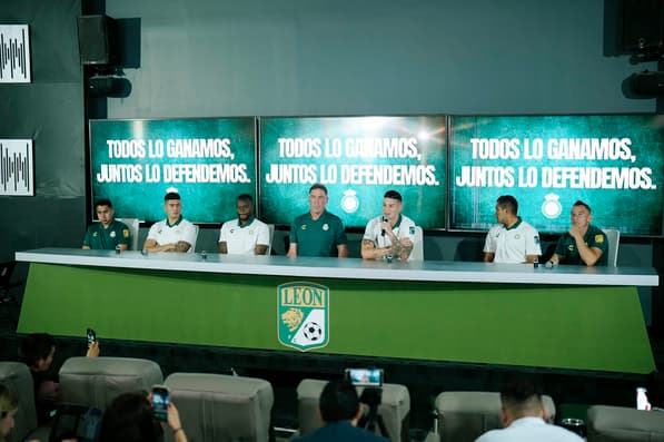 Jogadores-do-León-participam-de-entrevista-coletiva (Foto: Reprodução/X)