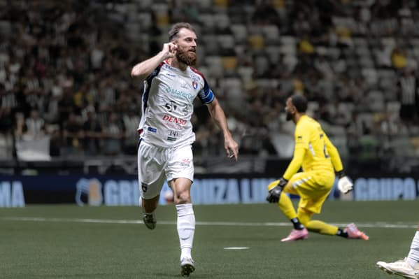Jardel marcou para o Betim (Foto: Luan Martins / GazetaPress)