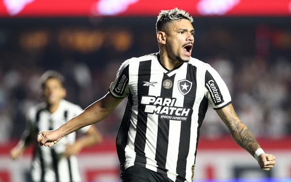 Santos faz sondagem para contratar Tiquinho Soares, do Botafogo