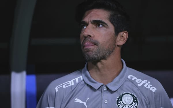 Golaço de ex-Palmeiras na Champions League gera chuva de críticas a Abel Ferreira