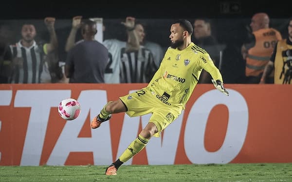 Atlético-MG: Bahia faz proposta por goleiro Everson