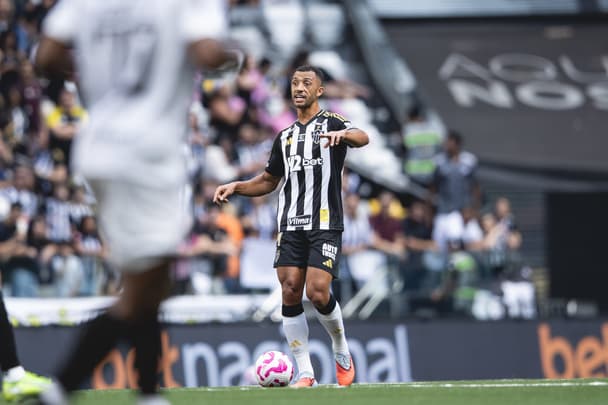 Vitor Hugo em Atlético e Ceará (Foto: Pedro Souza / Atlético)