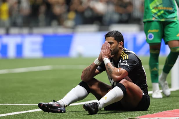 Hulk em clássico contra o Cruzeiro (Foto: Gilson Lobo / AGIF)