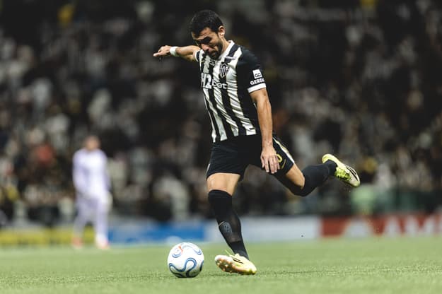 Alonso pelo Atlético contra o Puerto Cabello (Foto: Pedro Souza / Atlético)