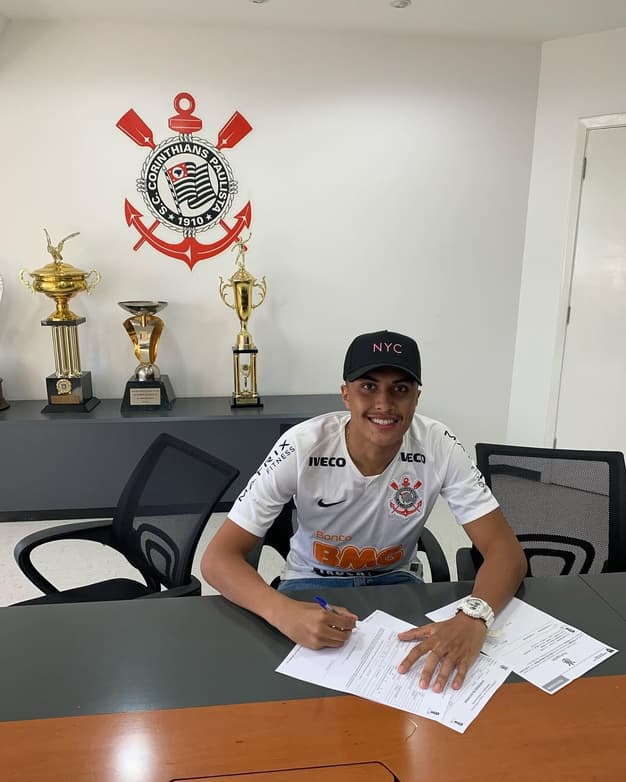 Kauê Moreira de Souza, em passagem pela base do Corinthians (Foto: Reprodução/Instagram)