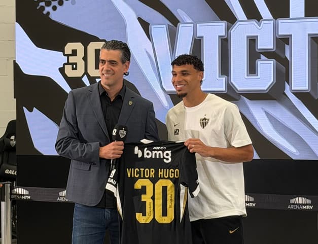 Victor Hugo, apresentação(Foto: Artur Henrique / Lance!)